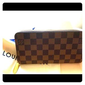 Louis Vuitton Zippy Wallet NM